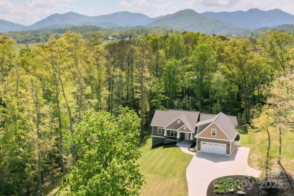 7 Grizzly Dr Leicester, NC 28748