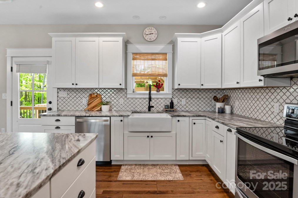 7 Grizzly Dr Leicester, NC 28748
