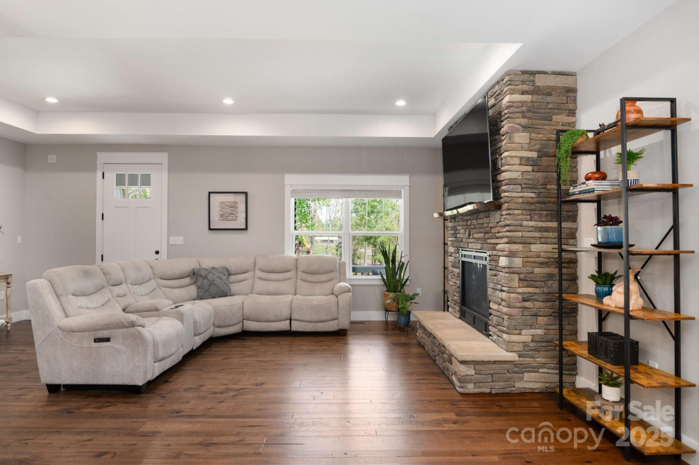 7 Grizzly Dr Leicester, NC 28748