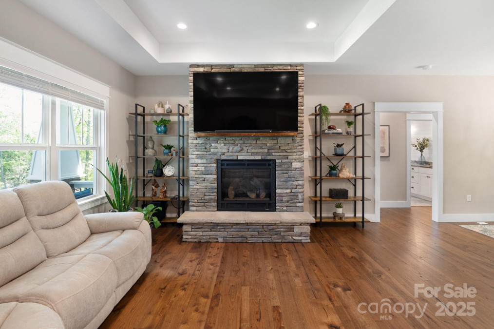7 Grizzly Dr Leicester, NC 28748