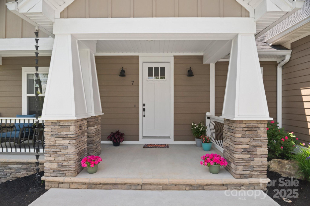 7 Grizzly Dr Leicester, NC 28748
