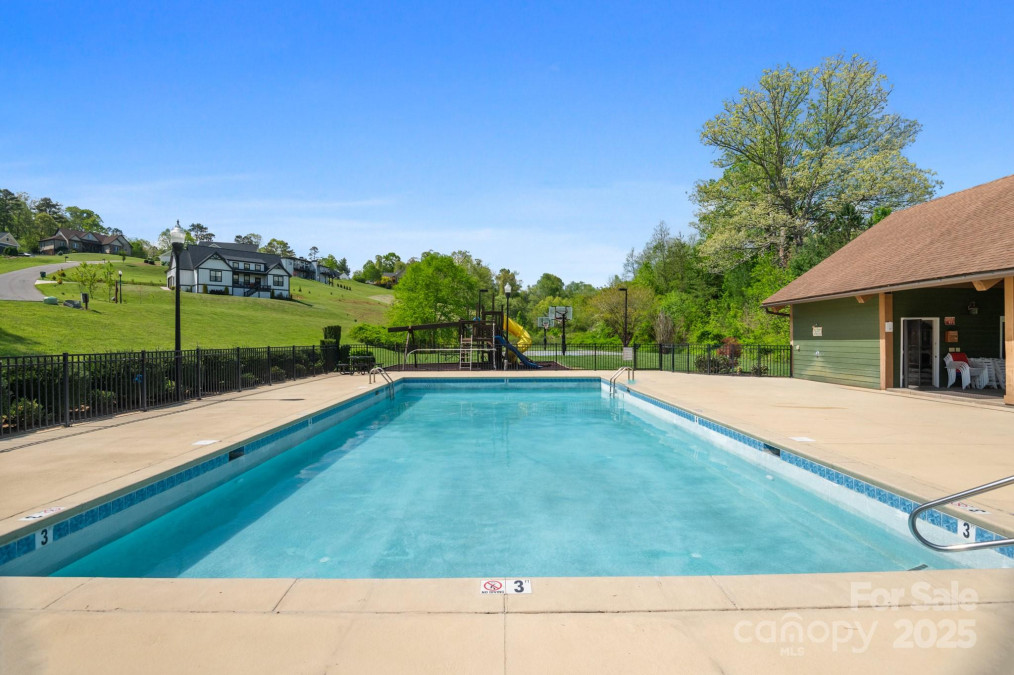 7 Grizzly Dr Leicester, NC 28748