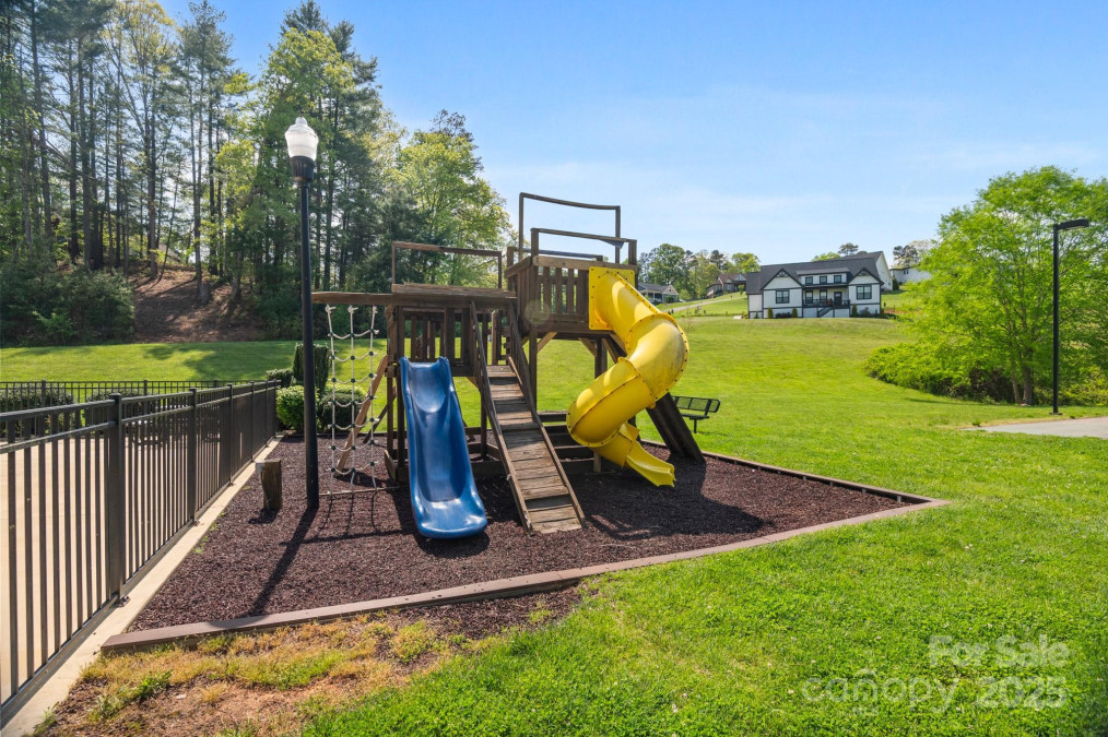 7 Grizzly Dr Leicester, NC 28748