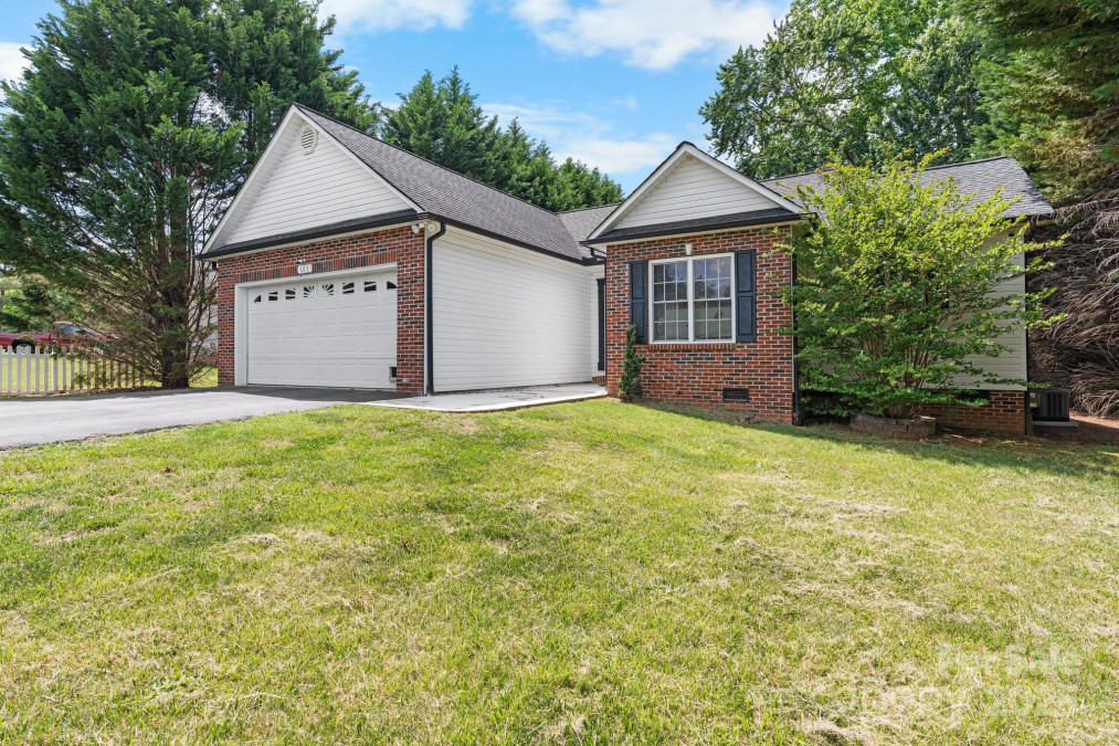 103 Pine Meadows Cir Hickory, NC 28601
