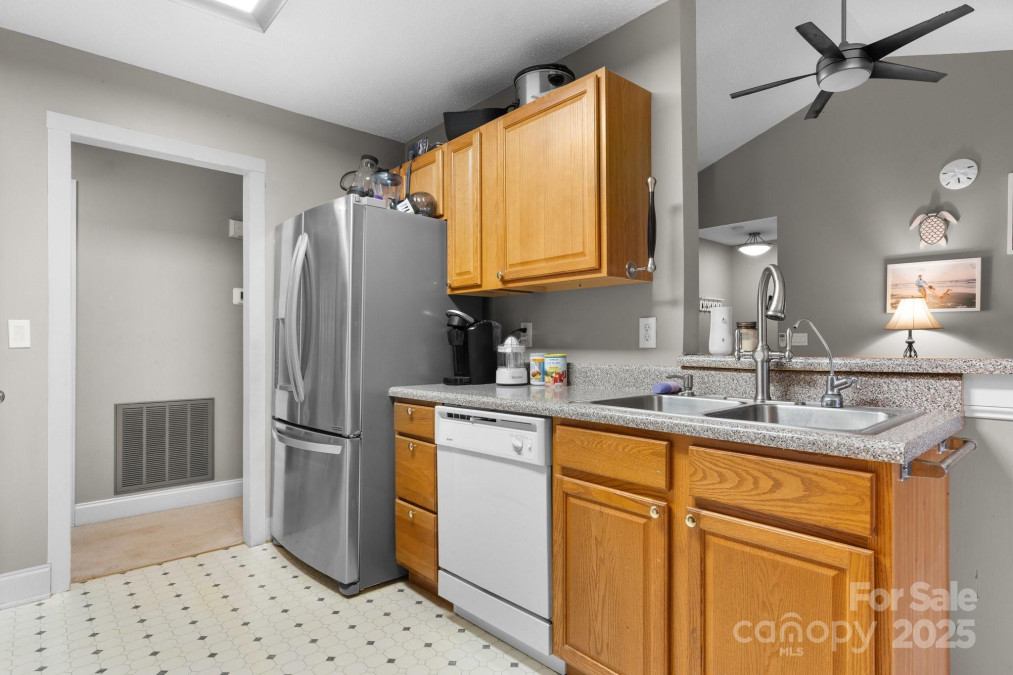 103 Pine Meadows Cir Hickory, NC 28601