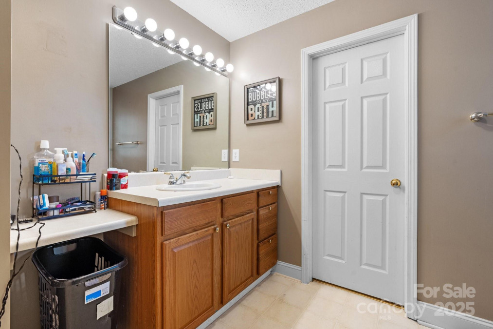 103 Pine Meadows Cir Hickory, NC 28601