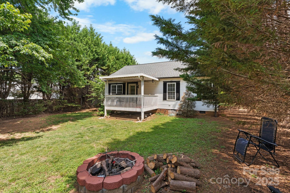 103 Pine Meadows Cir Hickory, NC 28601