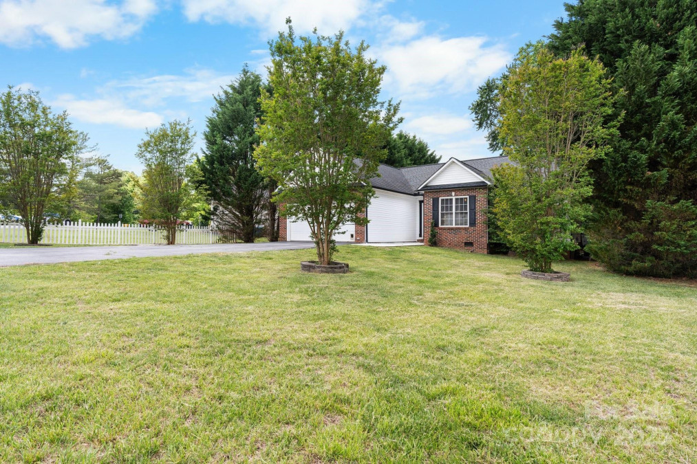 103 Pine Meadows Cir Hickory, NC 28601