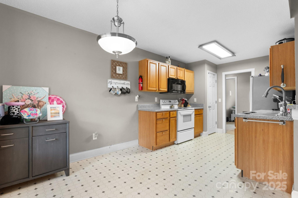 103 Pine Meadows Cir Hickory, NC 28601
