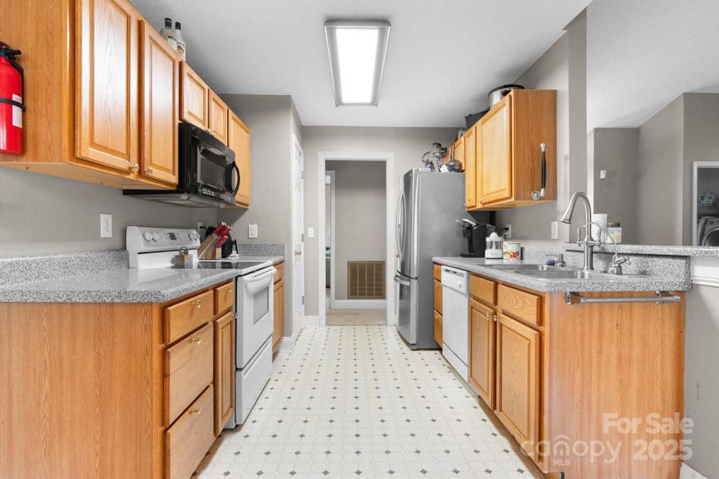 103 Pine Meadows Cir Hickory, NC 28601