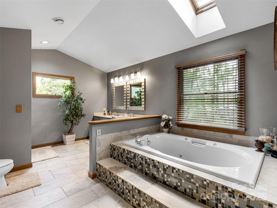 4 Waldrup Trace Rd Fletcher, NC 28732