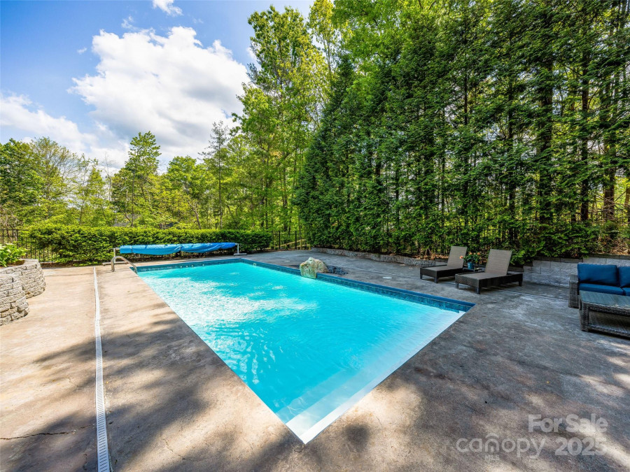 4 Waldrup Trace Rd Fletcher, NC 28732