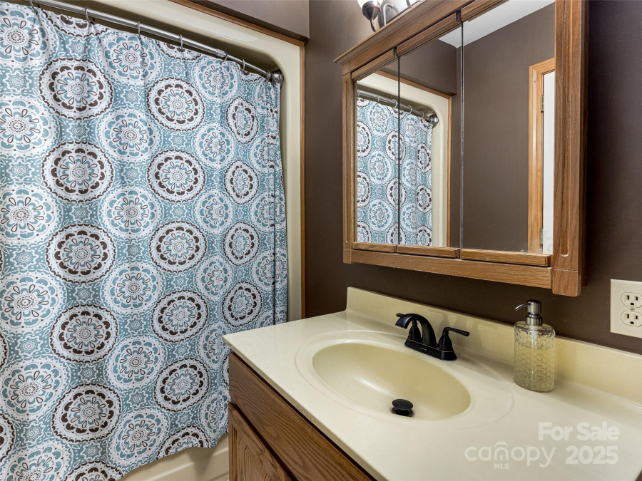 4 Waldrup Trace Rd Fletcher, NC 28732