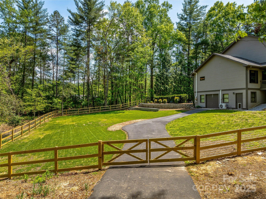 4 Waldrup Trace Rd Fletcher, NC 28732