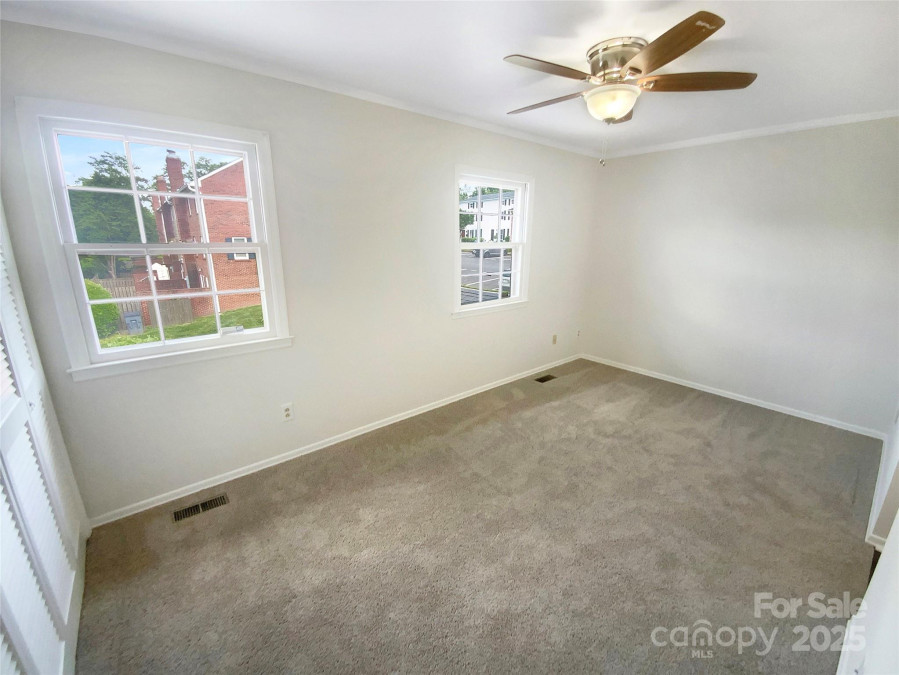 8049 Regent Park Ln Charlotte, NC 28210