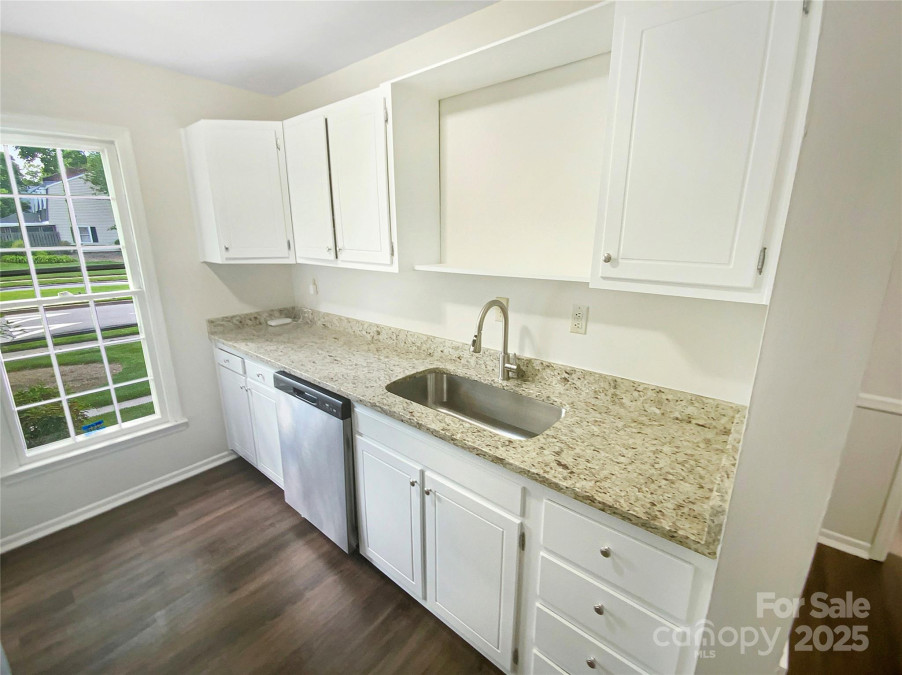 8049 Regent Park Ln Charlotte, NC 28210