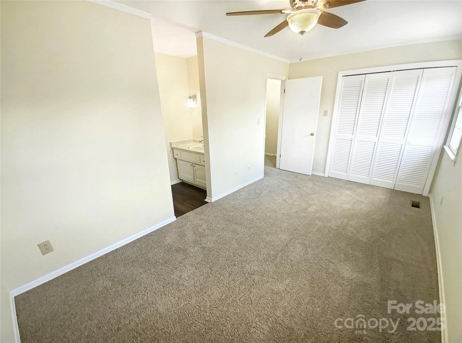 8049 Regent Park Ln Charlotte, NC 28210