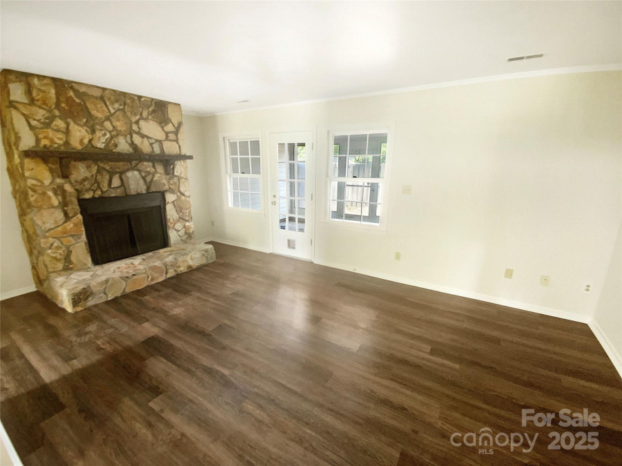 8049 Regent Park Ln Charlotte, NC 28210