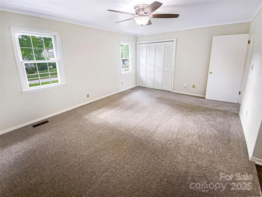 8049 Regent Park Ln Charlotte, NC 28210