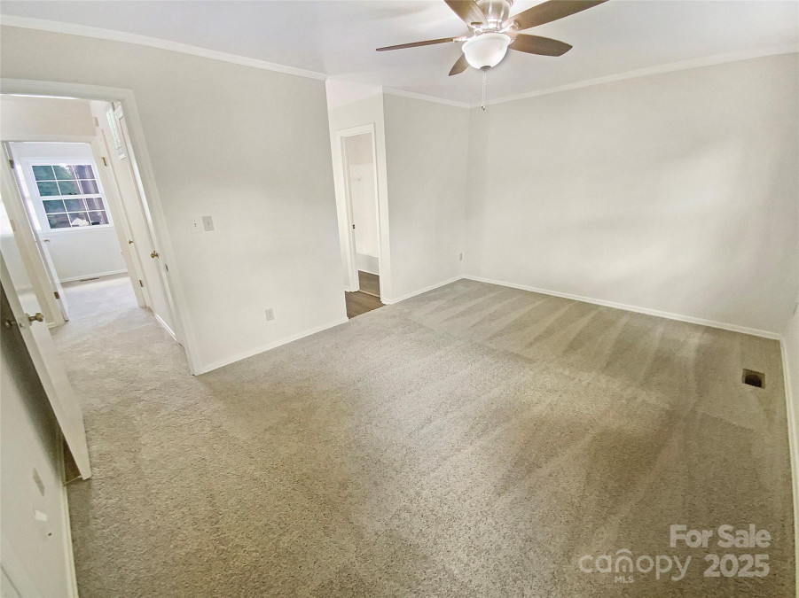8049 Regent Park Ln Charlotte, NC 28210