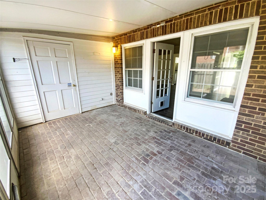8049 Regent Park Ln Charlotte, NC 28210