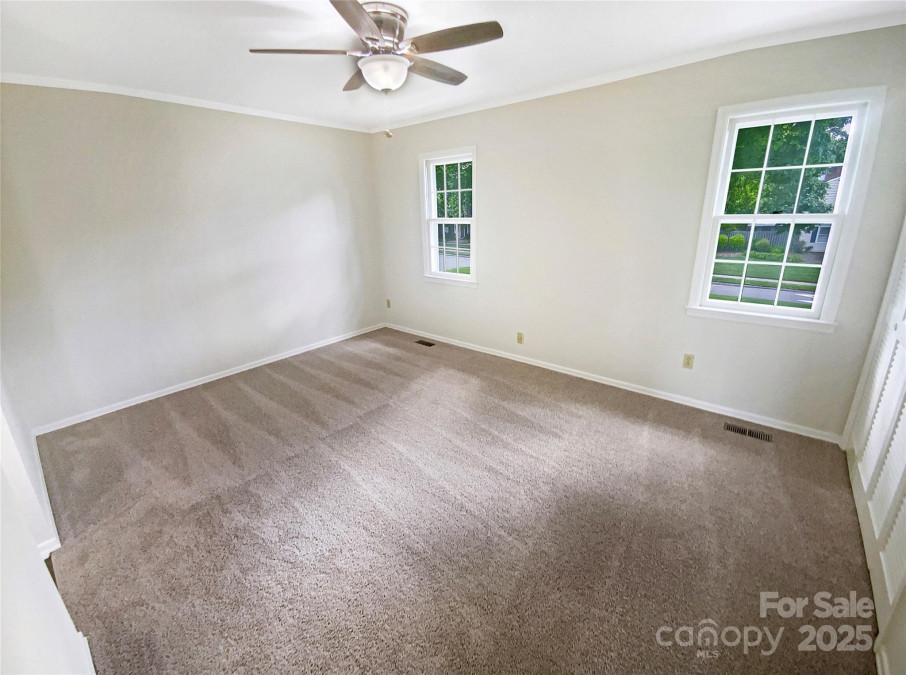8049 Regent Park Ln Charlotte, NC 28210