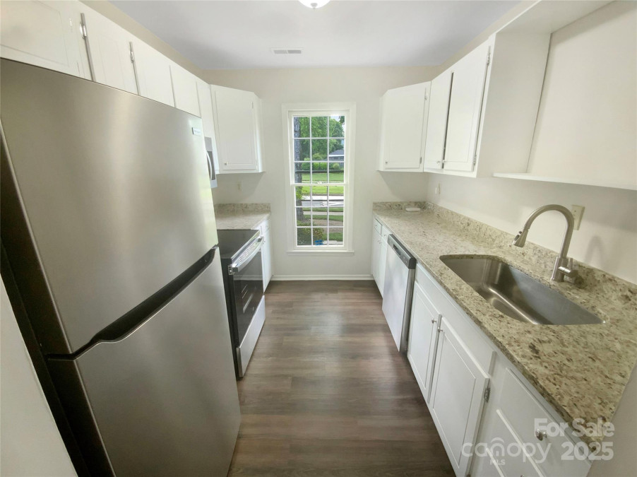 8049 Regent Park Ln Charlotte, NC 28210
