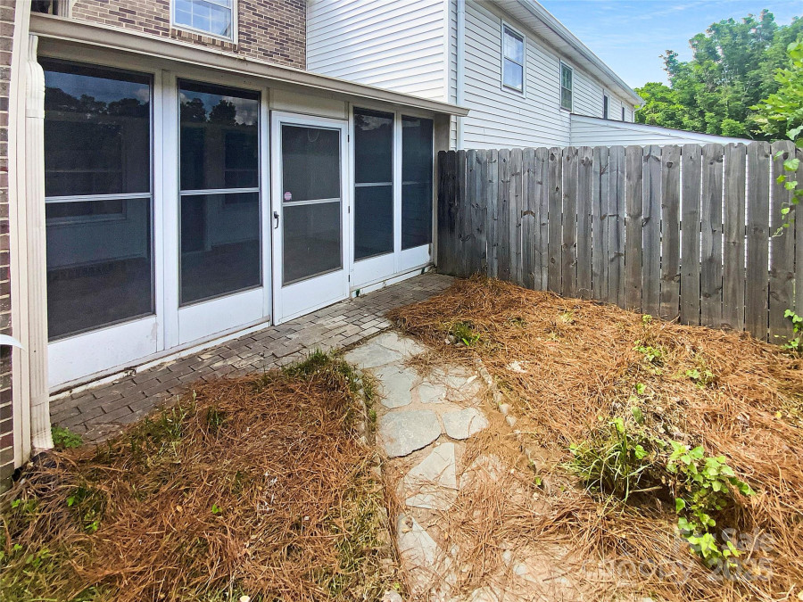 8049 Regent Park Ln Charlotte, NC 28210