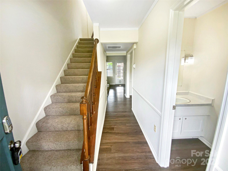 8049 Regent Park Ln Charlotte, NC 28210