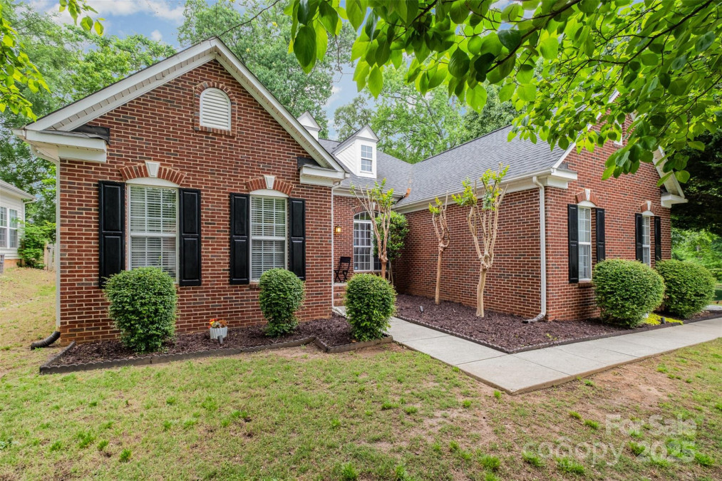 10011 Spring Park Dr Charlotte, NC 28269