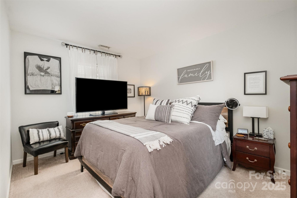 10011 Spring Park Dr Charlotte, NC 28269