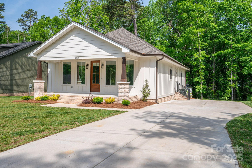 1012 Carroll St Cherryville, NC 28021