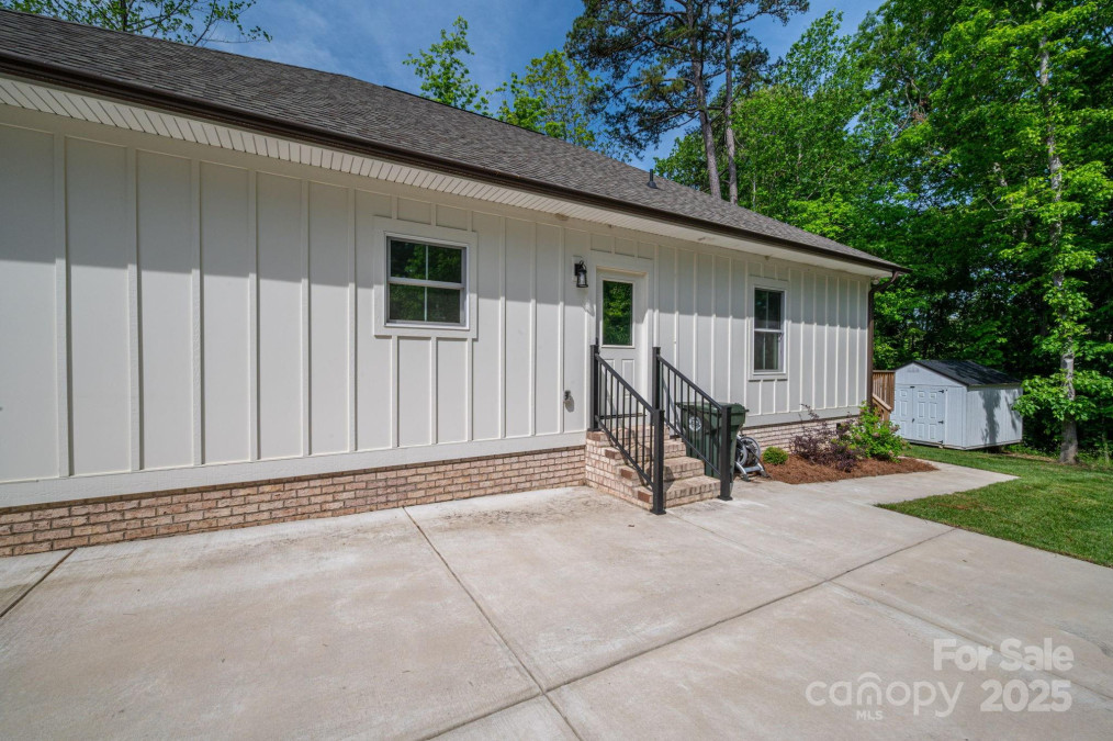 1012 Carroll St Cherryville, NC 28021