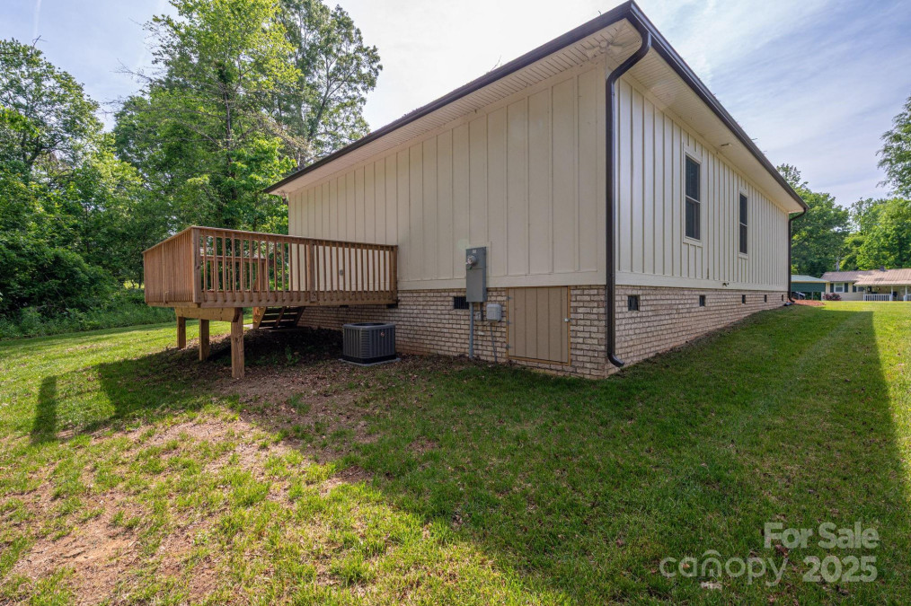 1012 Carroll St Cherryville, NC 28021