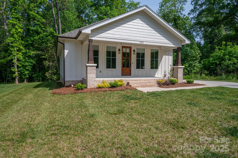 1012 Carroll St Cherryville, NC 28021