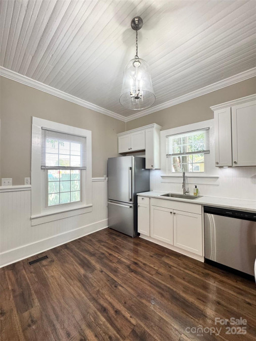 229 Gray Ave Mooresville, NC 28115