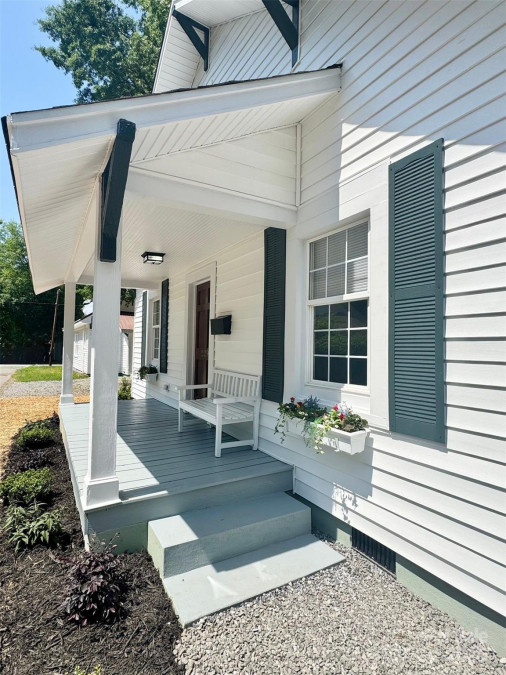 229 Gray Ave Mooresville, NC 28115