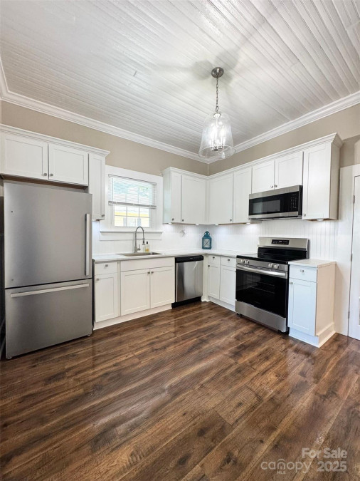 229 Gray Ave Mooresville, NC 28115