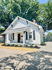 229 Gray Ave Mooresville, NC 28115