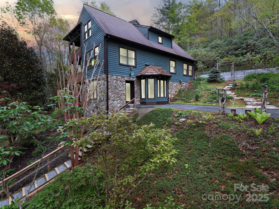 221 Holland Dr Black Mountain, NC 28711