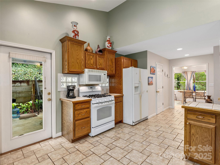 221 Holland Dr Black Mountain, NC 28711