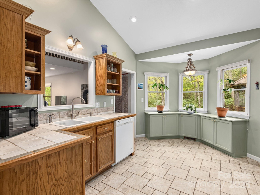 221 Holland Dr Black Mountain, NC 28711
