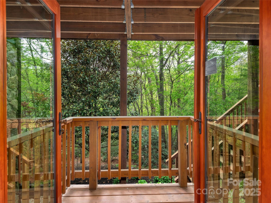 221 Holland Dr Black Mountain, NC 28711