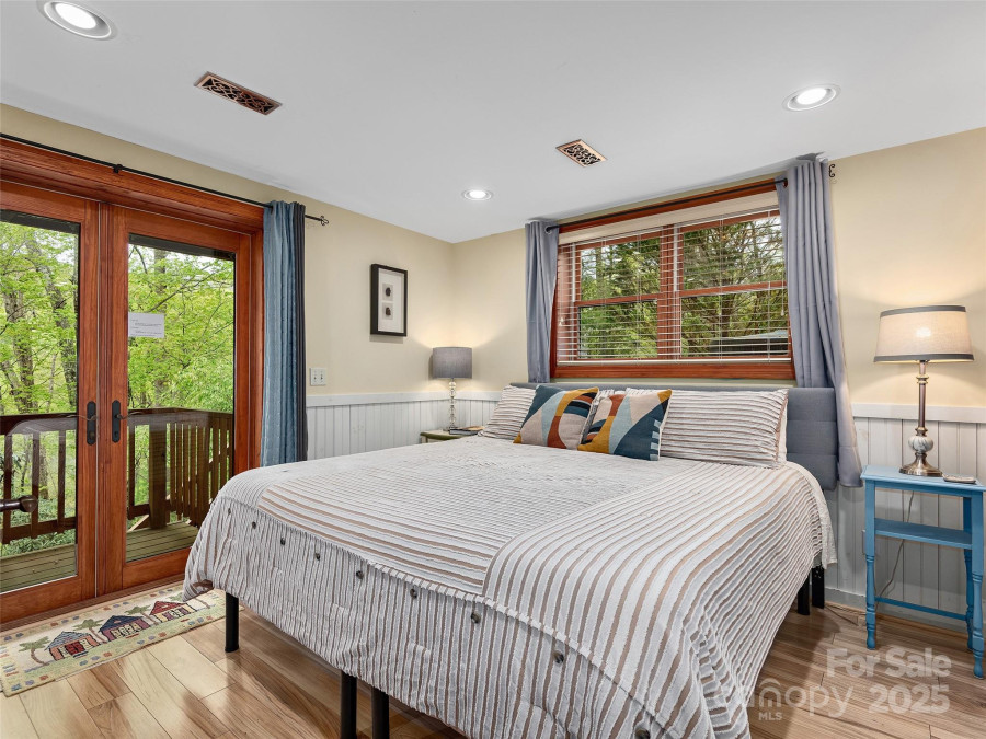 221 Holland Dr Black Mountain, NC 28711