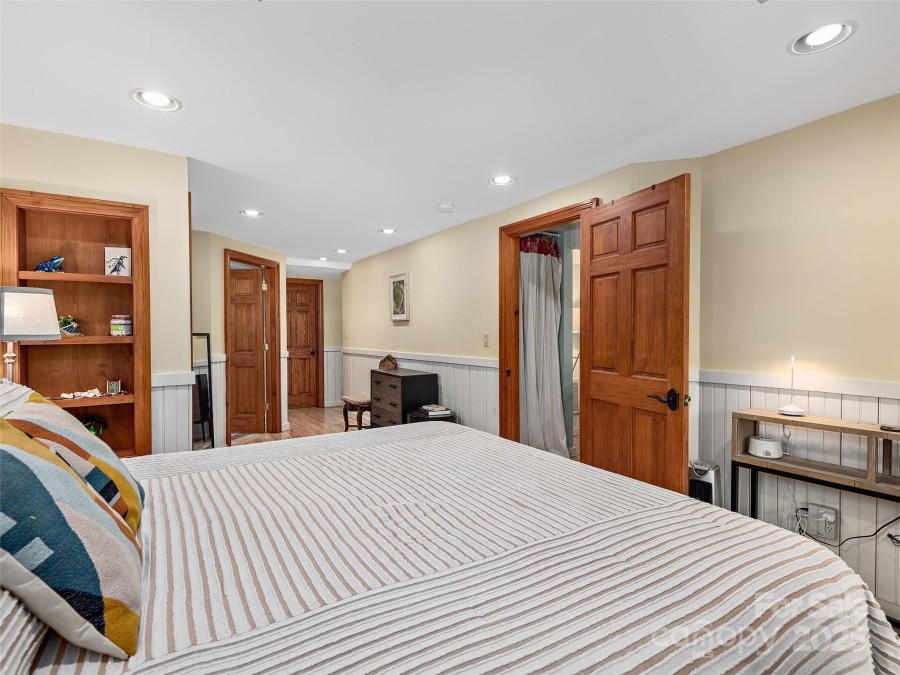 221 Holland Dr Black Mountain, NC 28711