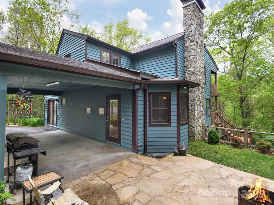 221 Holland Dr Black Mountain, NC 28711