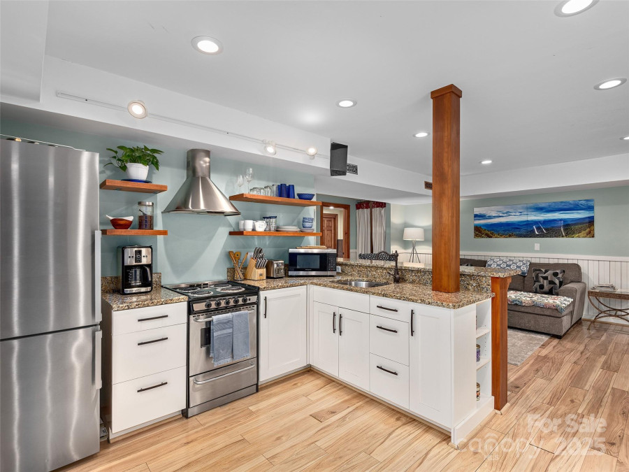 221 Holland Dr Black Mountain, NC 28711