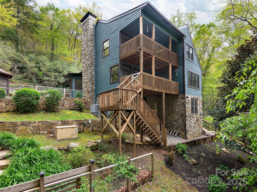 221 Holland Dr Black Mountain, NC 28711