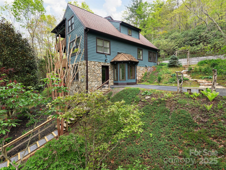 221 Holland Dr Black Mountain, NC 28711