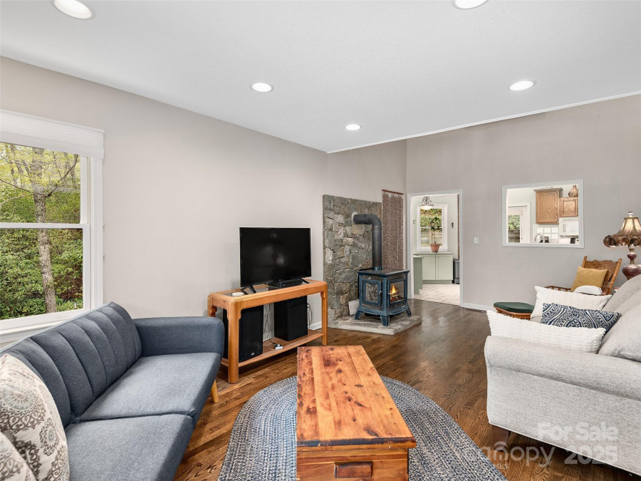 221 Holland Dr Black Mountain, NC 28711